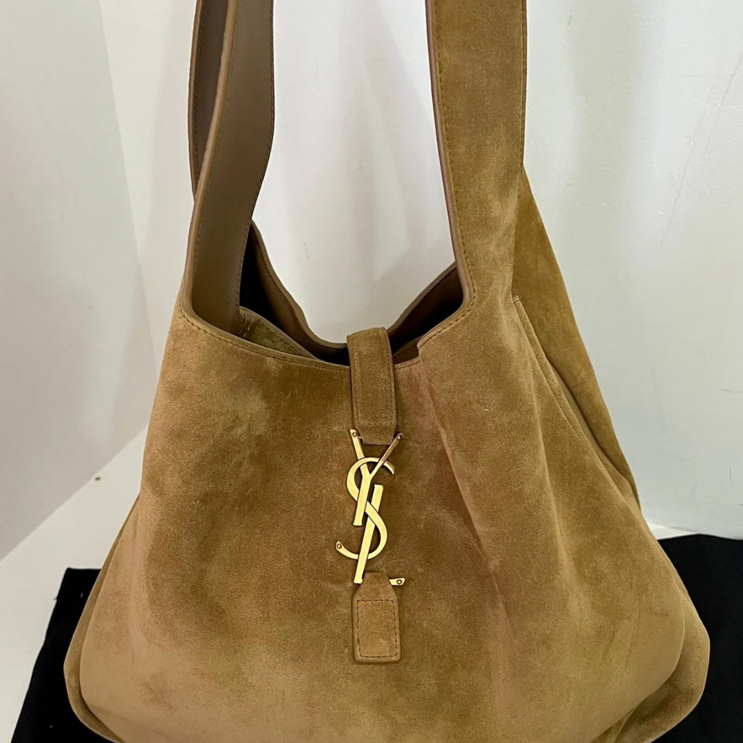 LE 5 À 7 BEA IN SUEDE BY YVES SAINT LAURENT